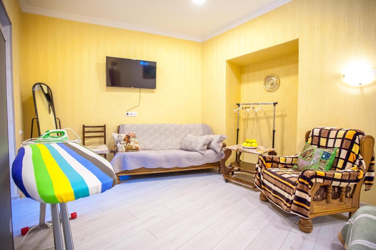 טביליסי Guest House Happy Holidays מראה חיצוני תמונה